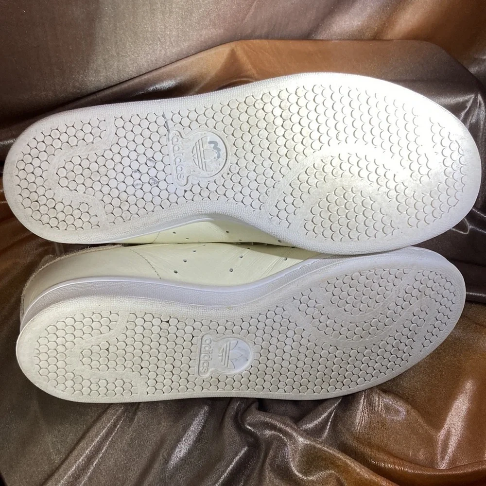 ADIDAS cream colored leather tennis‎ “Stan Smith” shoes. Size 8 us. Box7